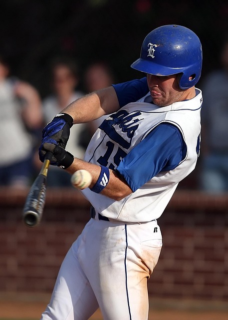 延续22年的祖宗之法不可变，马竞新球员在聚餐时为全队切乳猪.